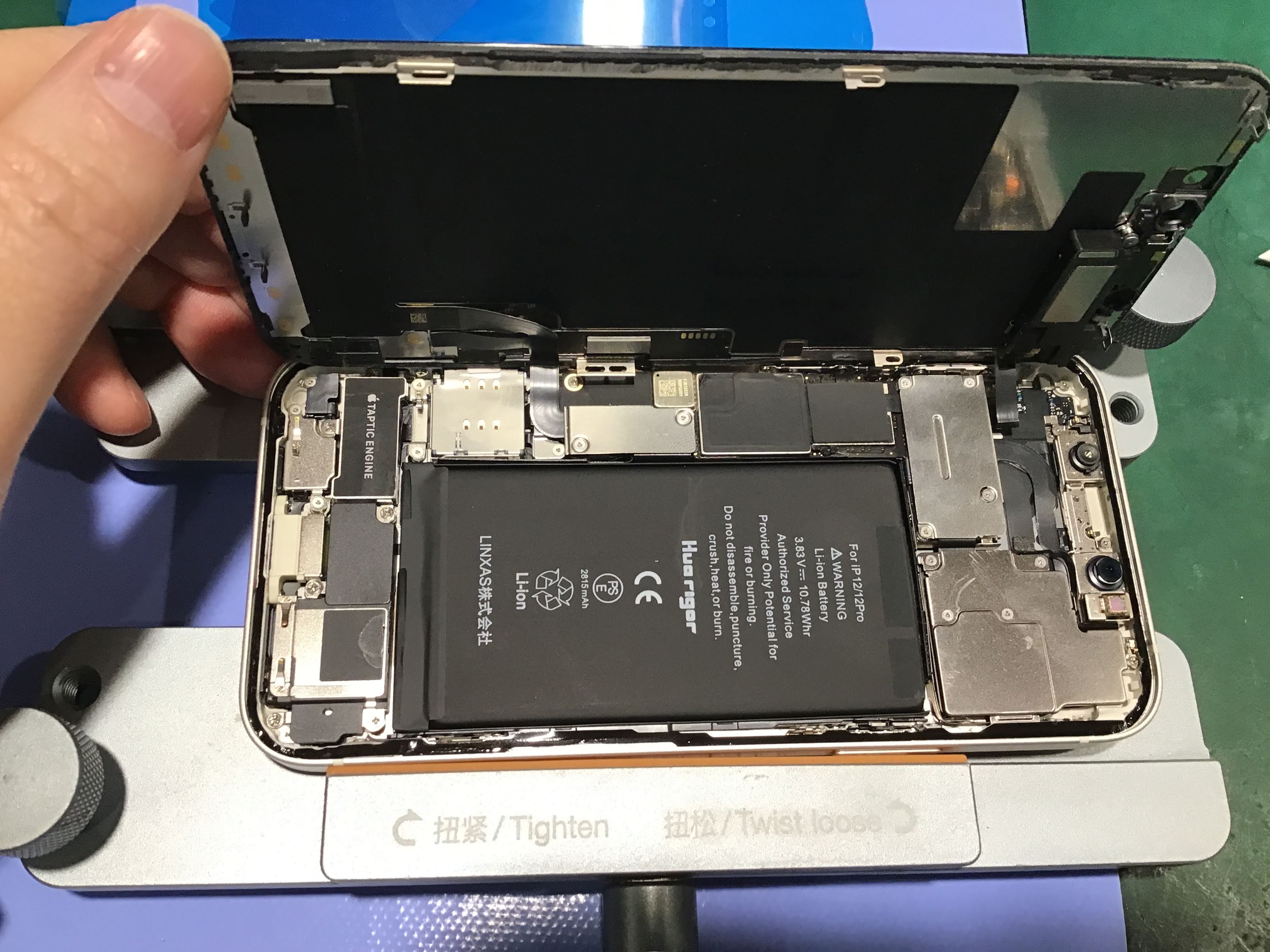 iPhone12のバッテリー交換は、データそのまま・即日修理のスマホ修理工房 秋津店へ